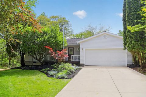 Homes For Sale - 714 Greenbriar Circle<br/> Howard, OH 43028