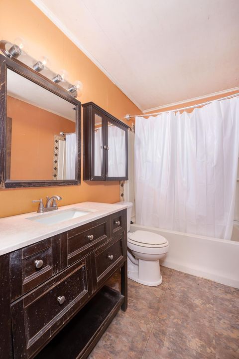 Tiny photo for 10 Buena Vista Avenue, Mount Vernon, OH 43050 (MLS # 226002374)