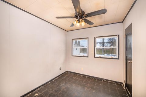 Tiny photo for 10 Buena Vista Avenue, Mount Vernon, OH 43050 (MLS # 226002374)