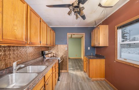 Tiny photo for 10 Buena Vista Avenue, Mount Vernon, OH 43050 (MLS # 226002374)