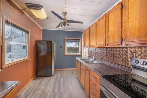 Tiny photo for 10 Buena Vista Avenue, Mount Vernon, OH 43050 (MLS # 226002374)