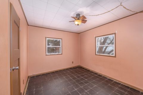 Tiny photo for 10 Buena Vista Avenue, Mount Vernon, OH 43050 (MLS # 226002374)