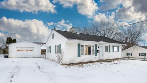 Tiny photo for 10 Buena Vista Avenue, Mount Vernon, OH 43050 (MLS # 226002374)