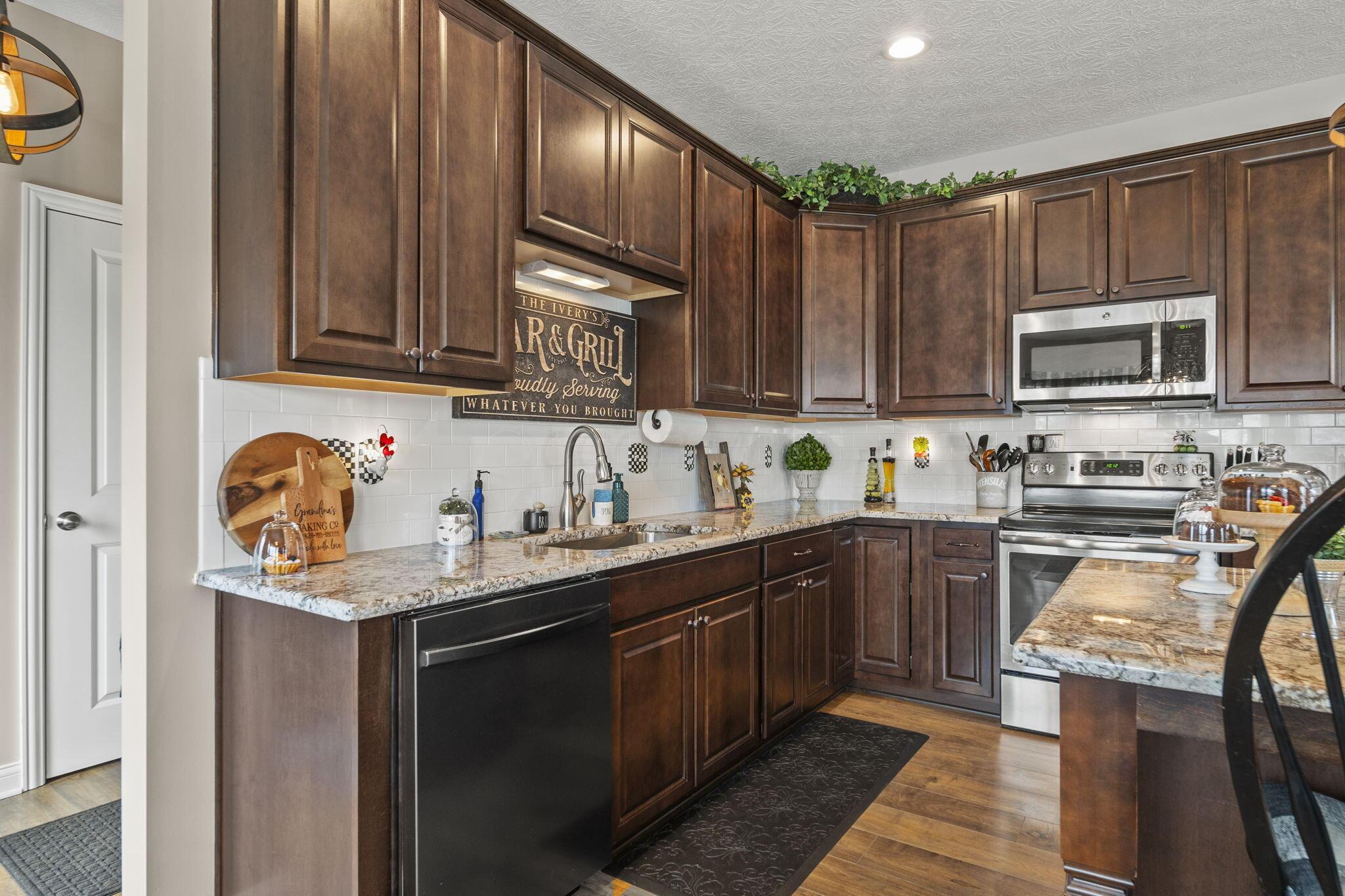 4998 Wadkins Drive, Grove City, Ohio image 23