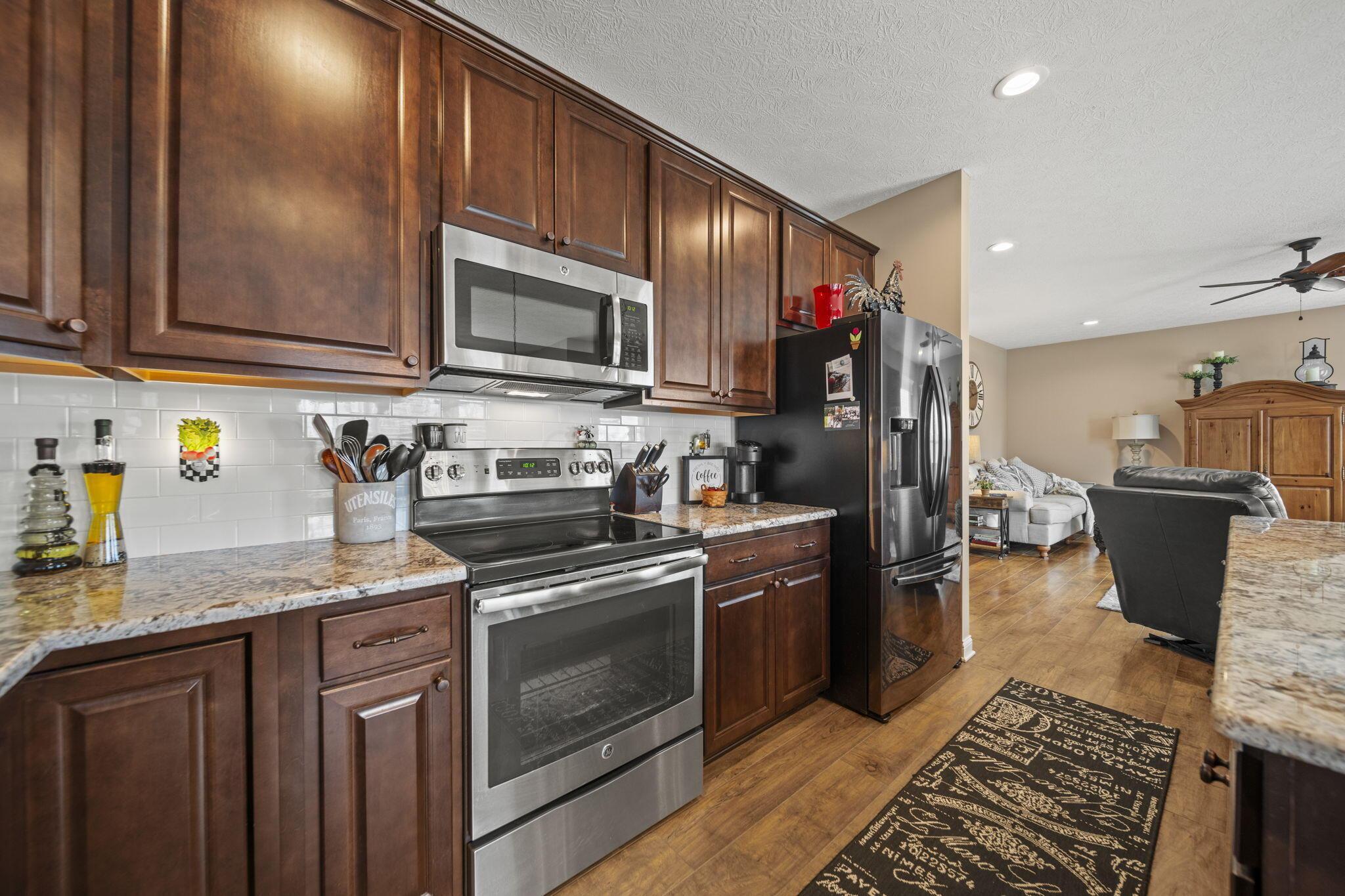 4998 Wadkins Drive, Grove City, Ohio image 22