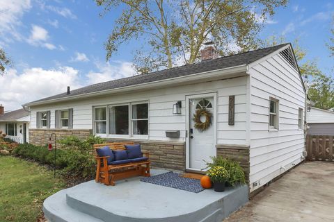 Photo of 2714 Woodstock Road, Upper Arlington, OH 43221 (MLS # 225039067)