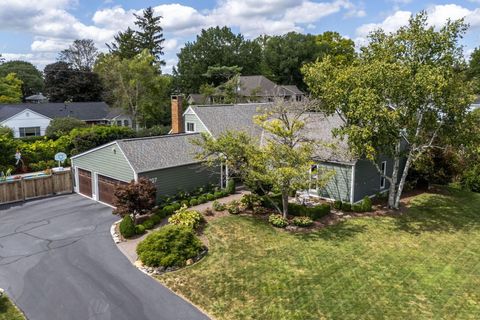 Photo of 4027 Patricia Drive, Columbus, OH 43220 (MLS # 226009997)