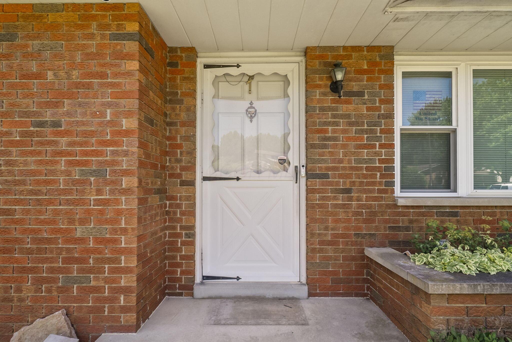 5875 Meadowridge Court