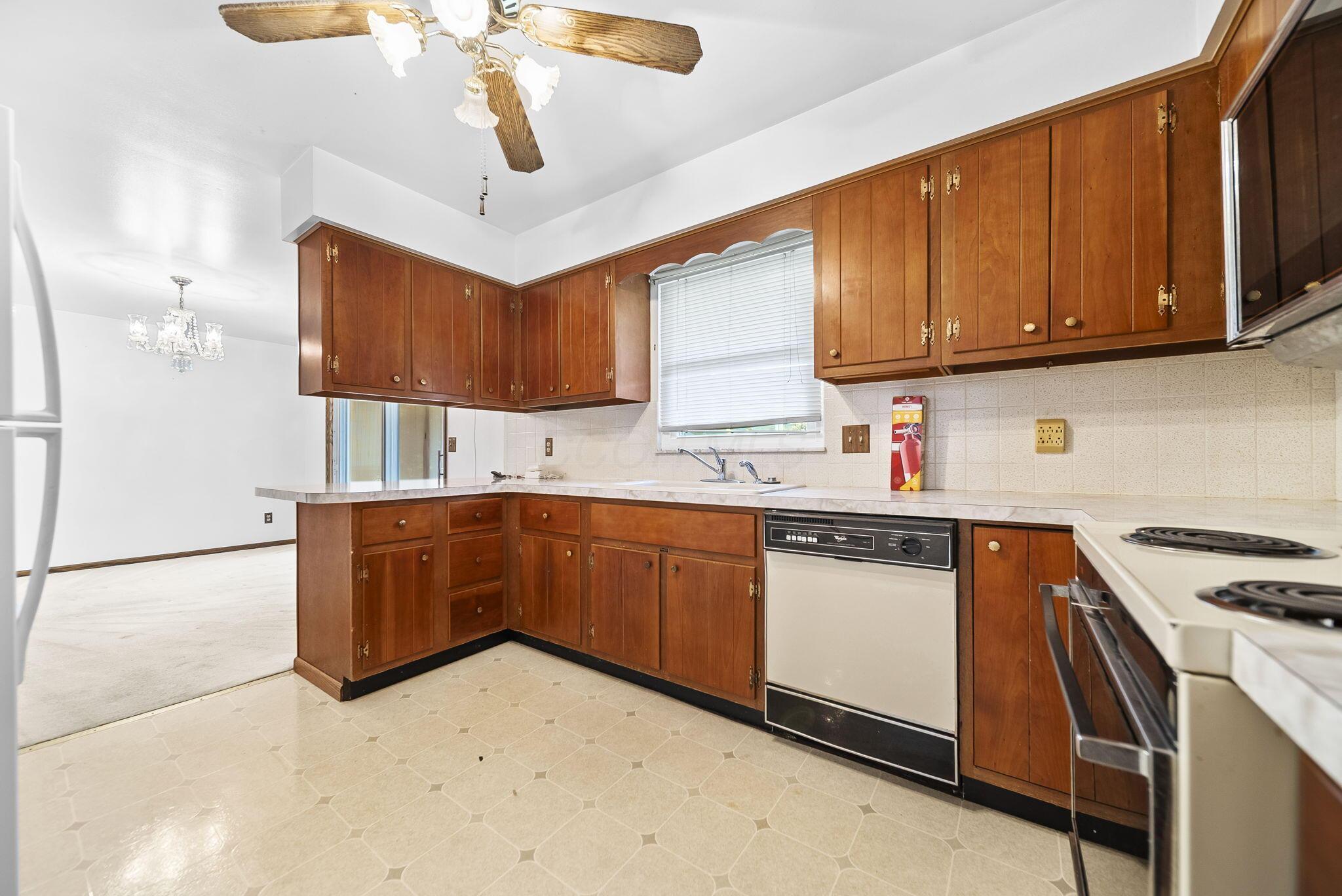 5875 Meadowridge Court