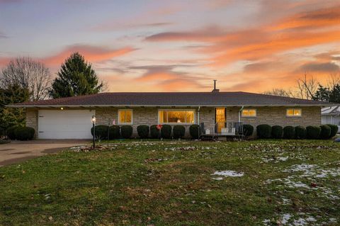 Homes For Sale - 5560 Amanda Northern Road<br/> Carroll, OH 43112