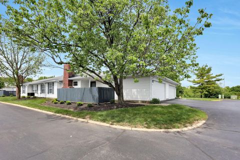 Photo of 8396 Greyhawk Circle, Columbus, OH 43240 (MLS # 226014251)