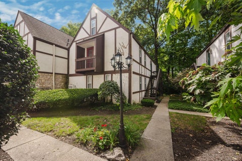 Photo of 1587 Arlington Avenue B #B, Columbus, OH 43212 (MLS # 226034927)