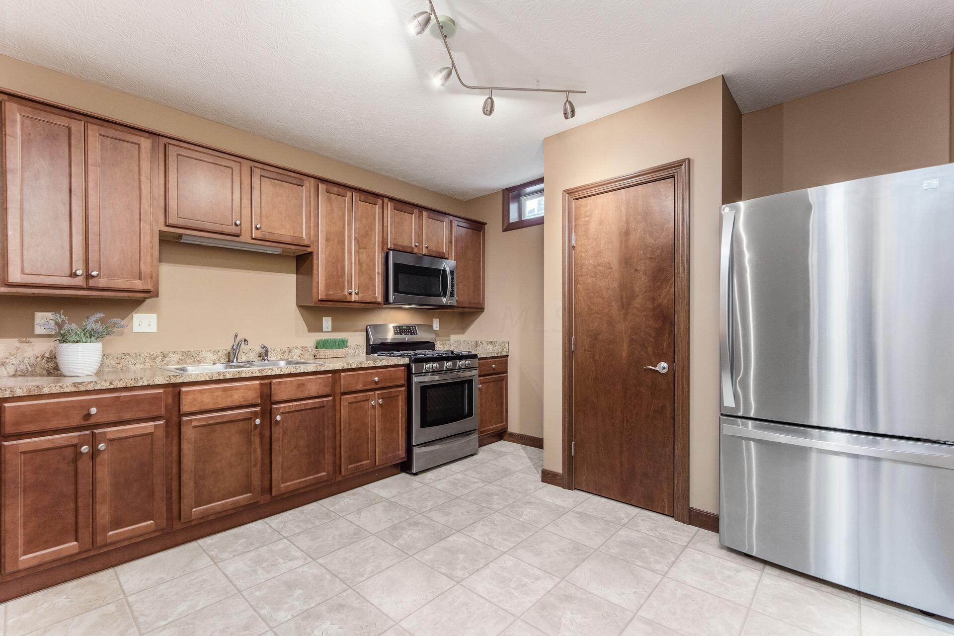 304 Middleburn Street, Johnstown, Ohio image 32