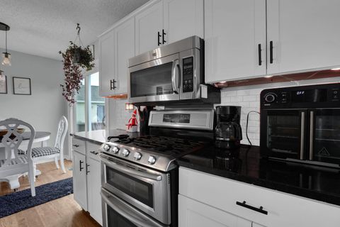 Tiny photo for 6110 Parkglen Road, Galloway, OH 43119 (MLS # 225045918)