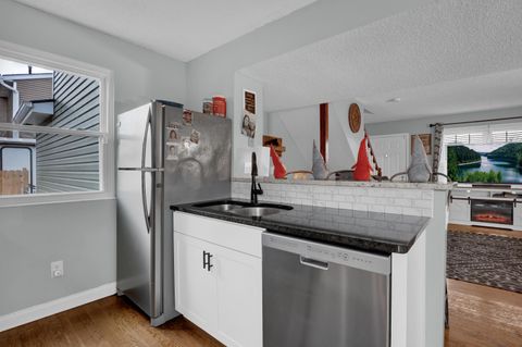 Tiny photo for 6110 Parkglen Road, Galloway, OH 43119 (MLS # 225045918)