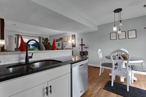 Tiny photo for 6110 Parkglen Road, Galloway, OH 43119 (MLS # 225045918)