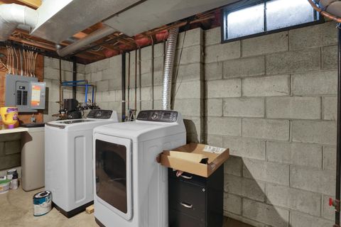 Tiny photo for 6110 Parkglen Road, Galloway, OH 43119 (MLS # 225045918)