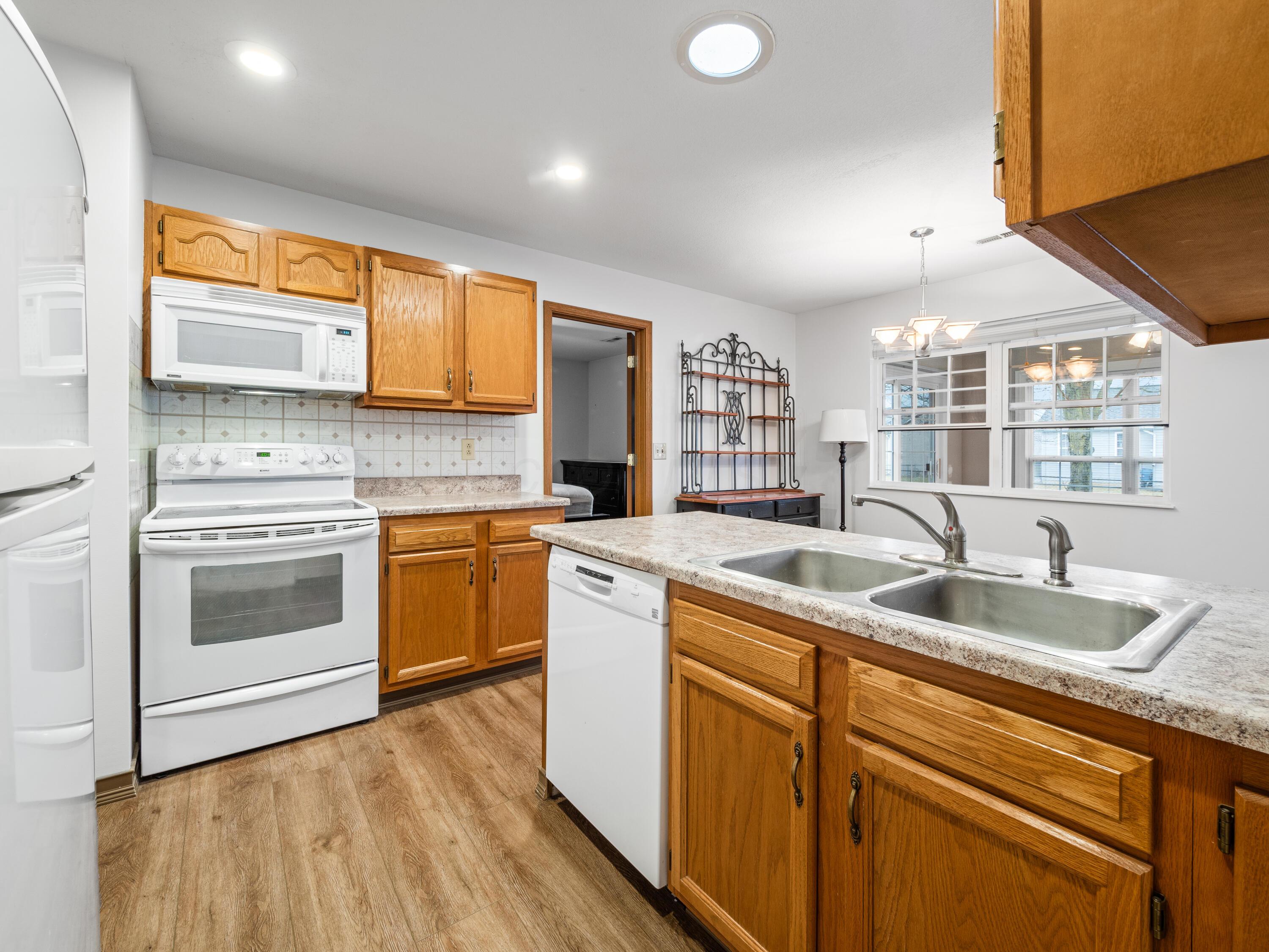 1681 Lewie Drive, Newark, Ohio image 6