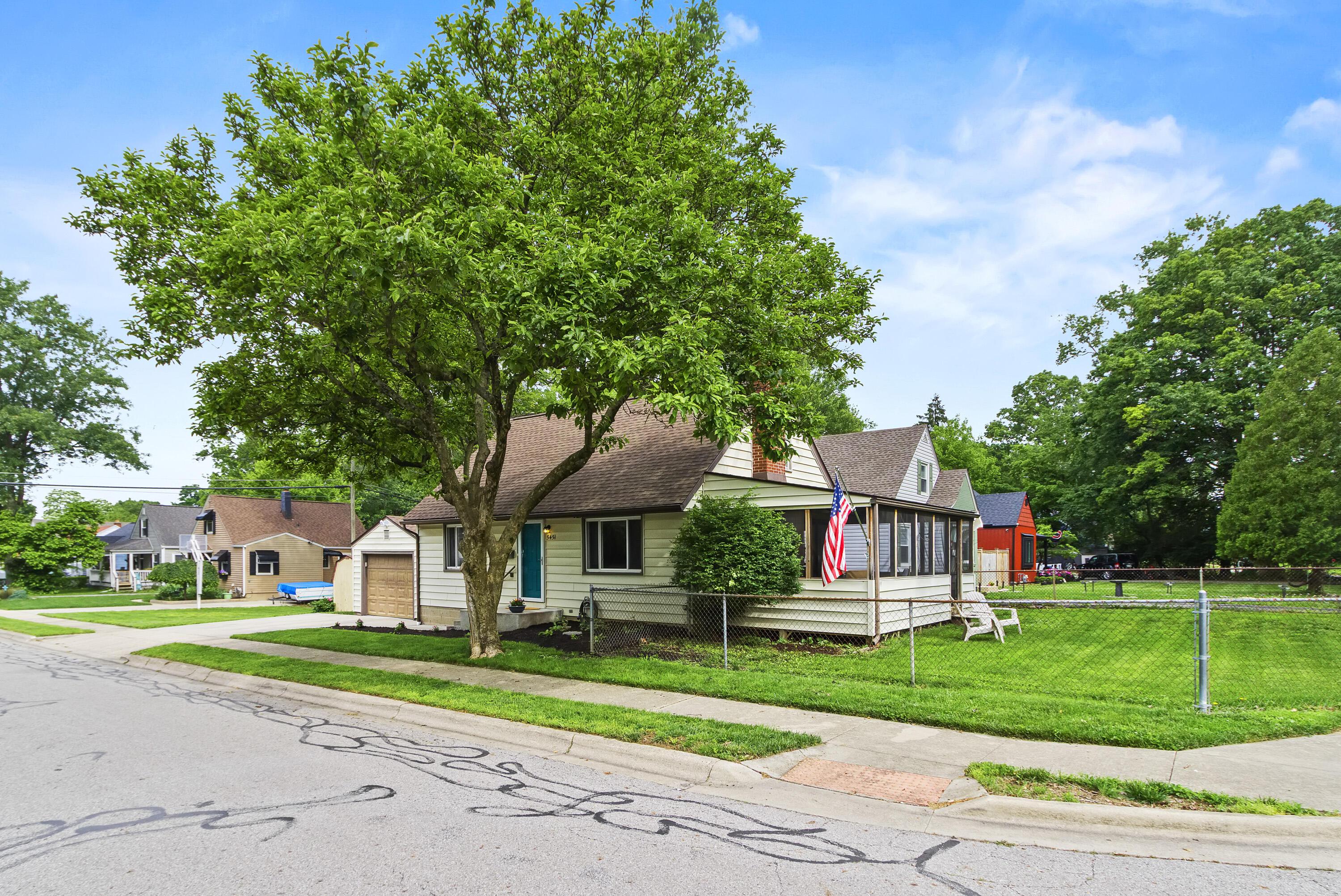 5451 Sharon Park Avenue