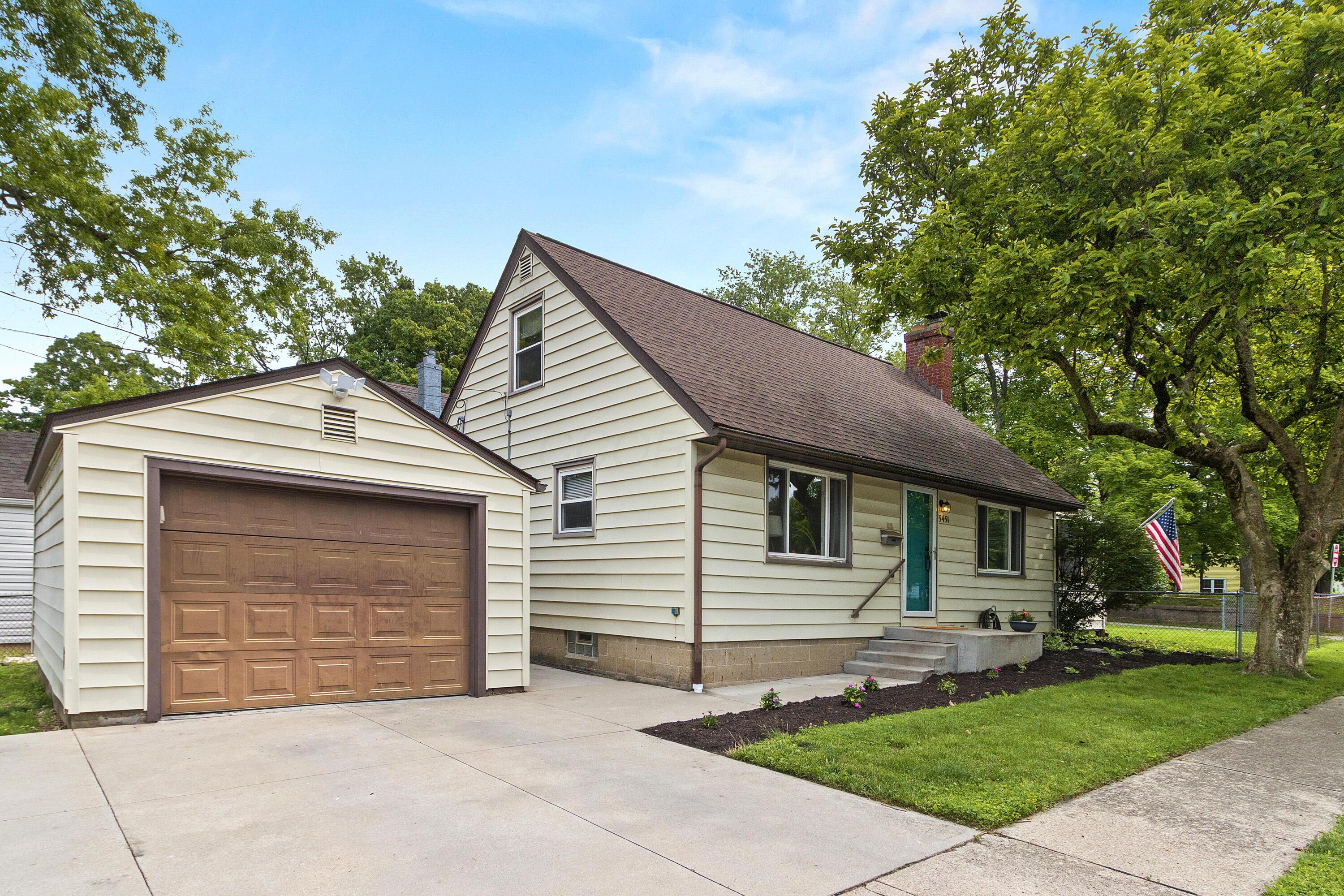 5451 Sharon Park Avenue