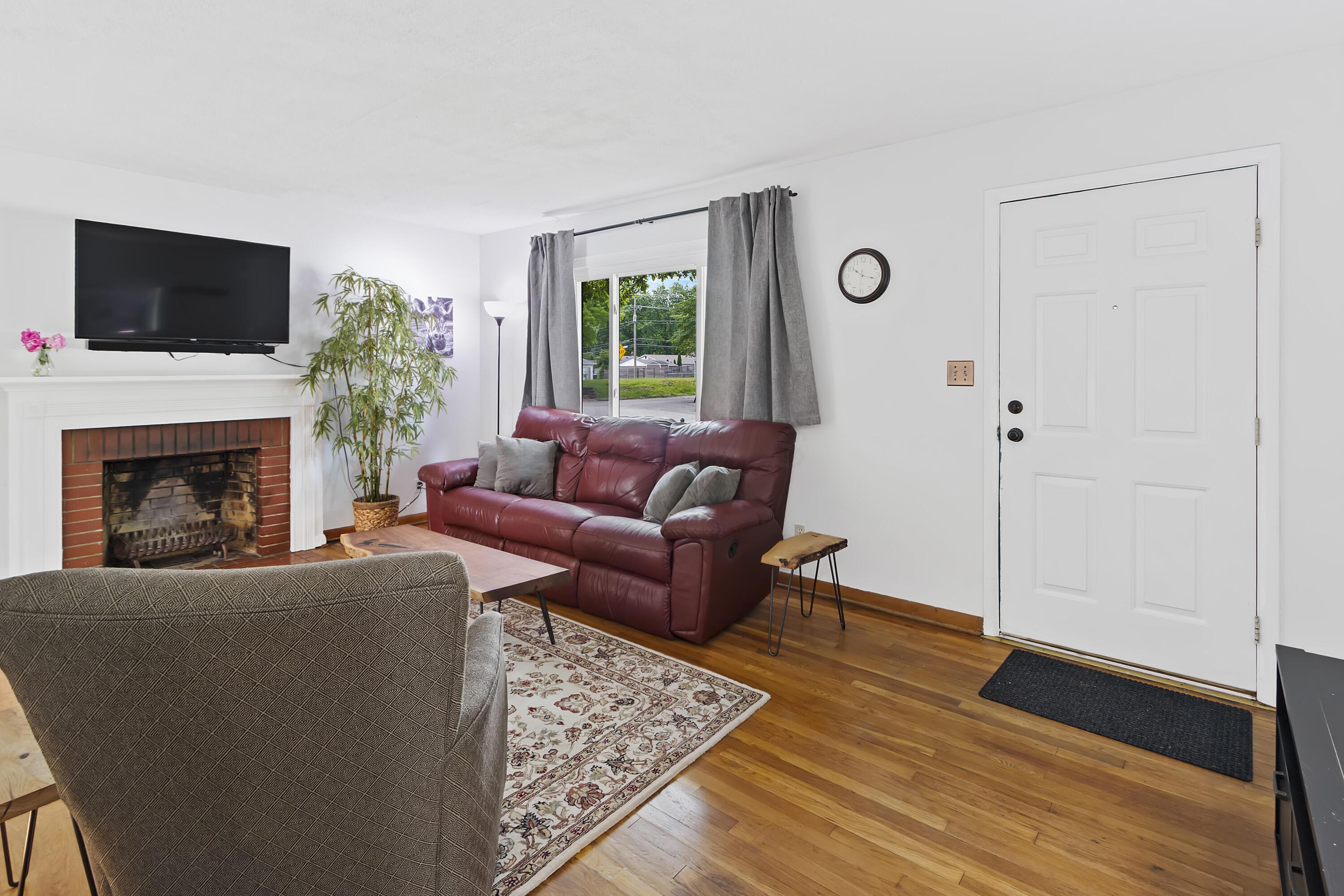 5451 Sharon Park Avenue