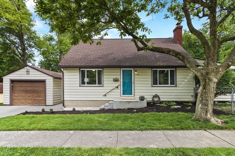 Photo of 5451 Sharon Park Avenue, Columbus, OH 43214 (MLS # 226018850)