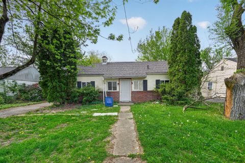 Photo of 417 S Hampton Road, Columbus, OH 43213 (MLS # 226013319)