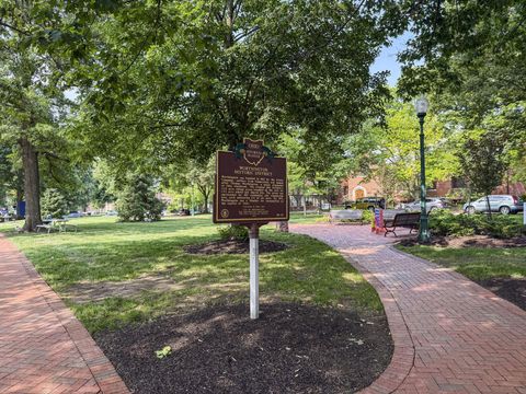Tiny photo for 194 W New England Avenue, Columbus, OH 43085 (MLS # 226014044)