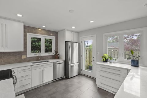 Tiny photo for 194 W New England Avenue, Columbus, OH 43085 (MLS # 226014044)