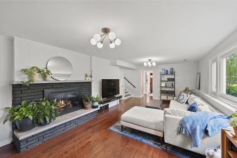 Tiny photo for 194 W New England Avenue, Columbus, OH 43085 (MLS # 226014044)