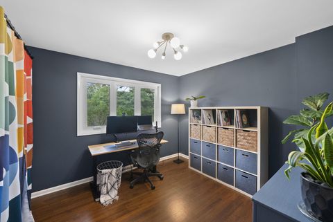 Tiny photo for 194 W New England Avenue, Columbus, OH 43085 (MLS # 226014044)