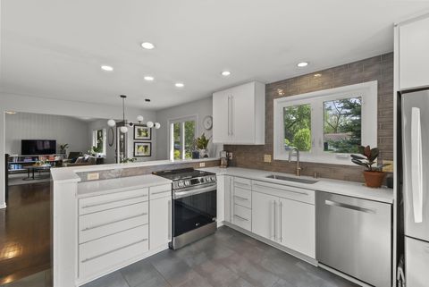 Tiny photo for 194 W New England Avenue, Columbus, OH 43085 (MLS # 226014044)