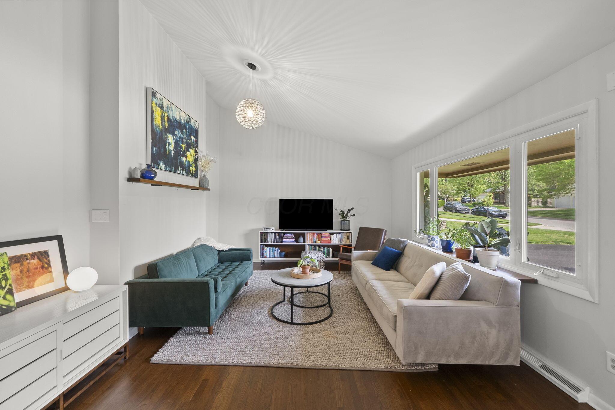 194 W New England Avenue