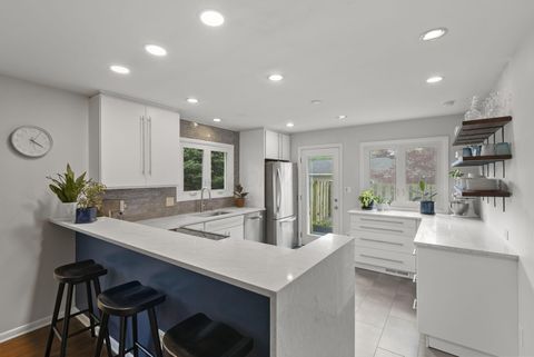 Tiny photo for 194 W New England Avenue, Columbus, OH 43085 (MLS # 226014044)