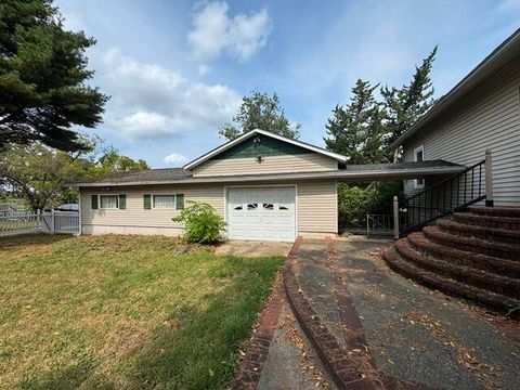 Tiny photo for 2101 Dresden Road, Zanesville, OH 43701 (MLS # 225045069)