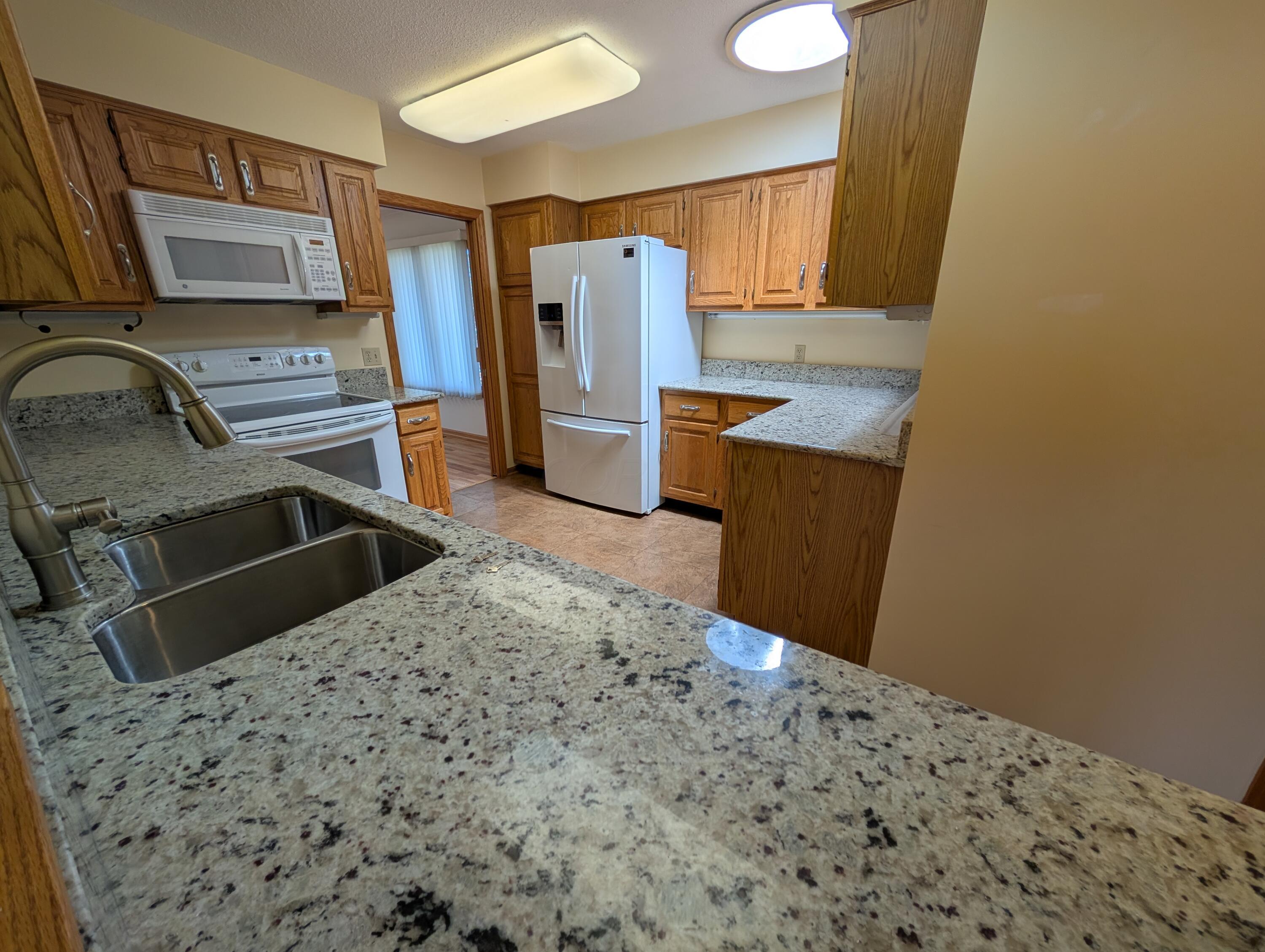 1399 Willowood Way, Marion, Ohio image 12