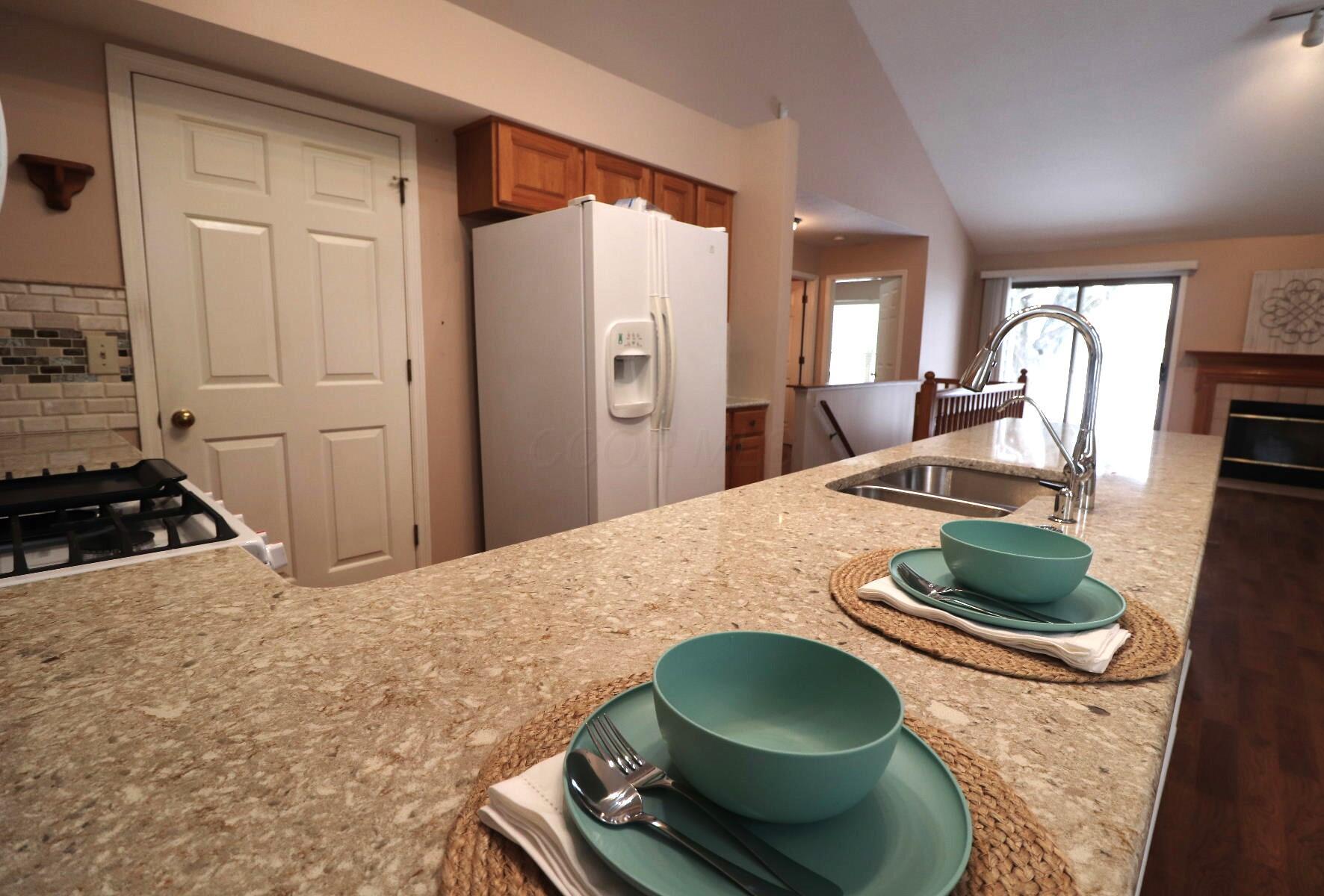 3649 Lakestone Circle, Hilliard, Ohio image 11