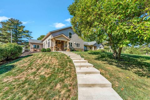 Photo of 547 County Line Road, Westerville, OH 43081 (MLS # 225040579) Photo of 547 County Line Road, Westerville, OH 43081 (MLS # 225040579)
