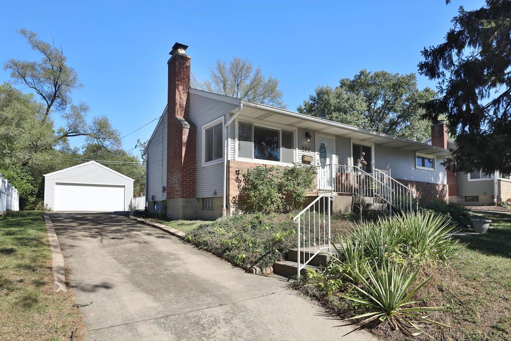 Photo of 254 Park Boulevard, Worthington, OH 43085 (MLS # 225038976)