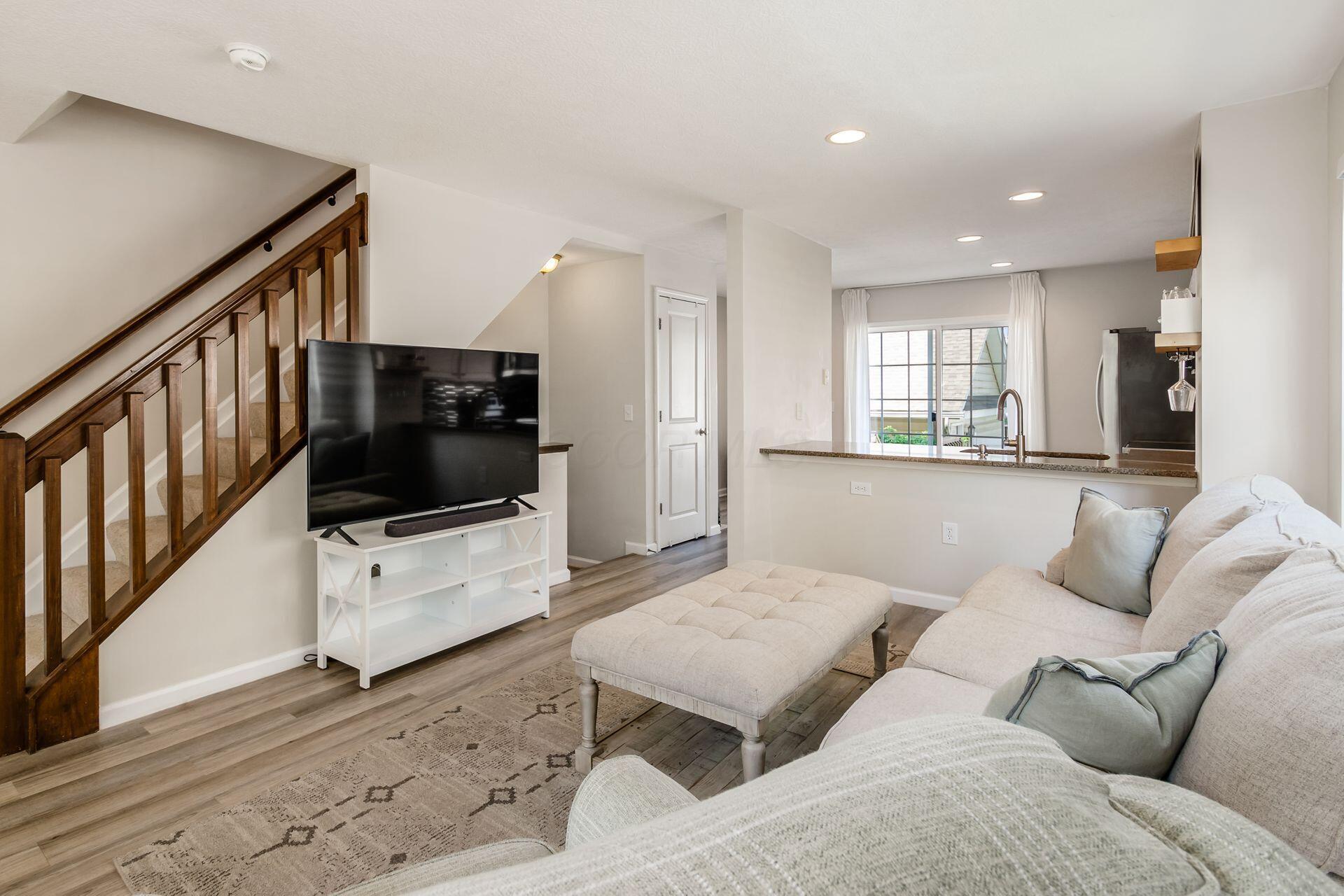 5343 Mystic Falls Drive, Dublin, Ohio image 4