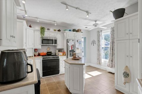 Tiny photo for 708 N High Street, Lancaster, OH 43130 (MLS # 225037743)