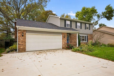 Photo of 7073 Roundelay Road N, Reynoldsburg, OH 43068 (MLS # 226039294)