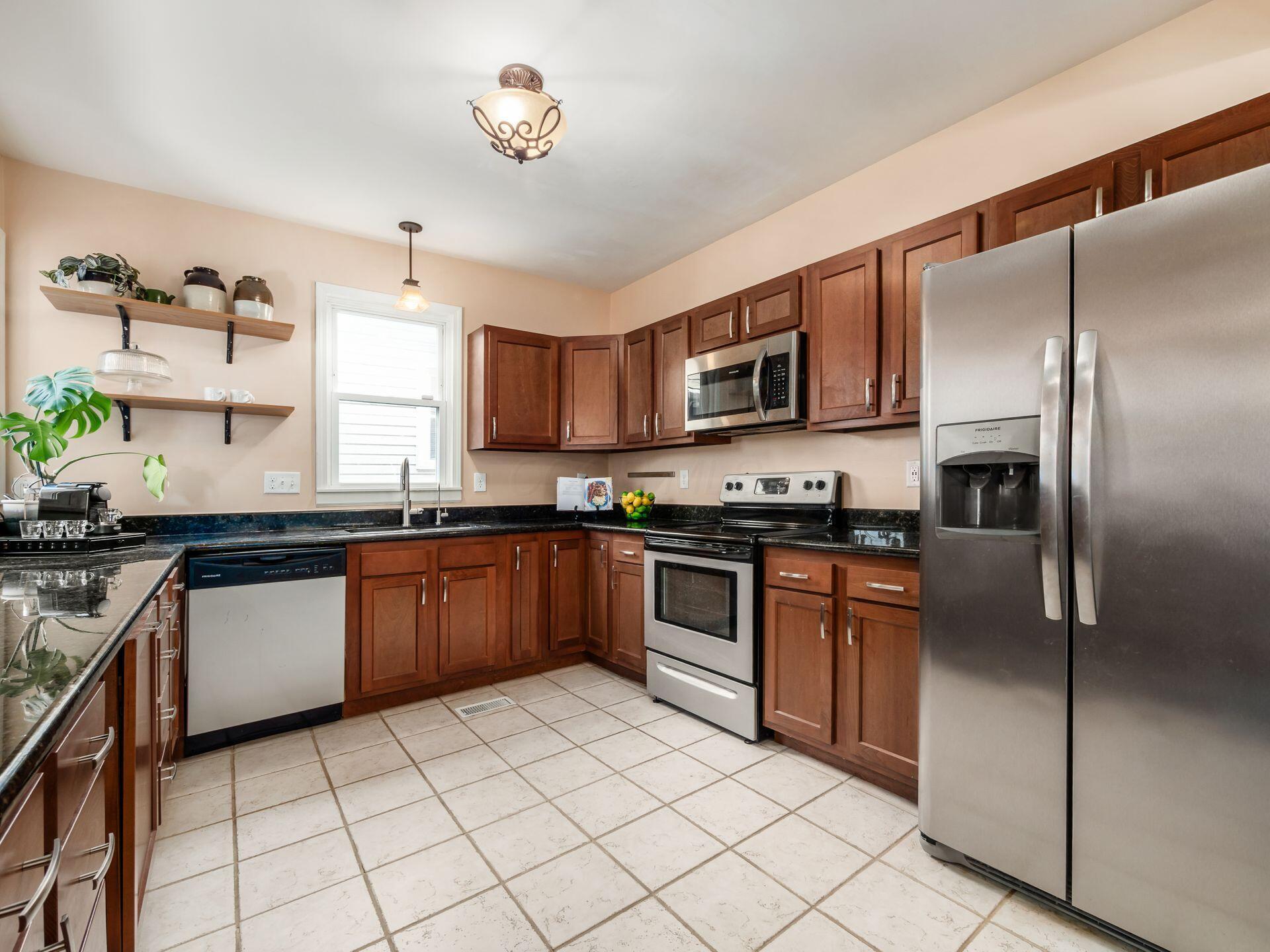 387 E Gates Street, Columbus, Ohio image 10