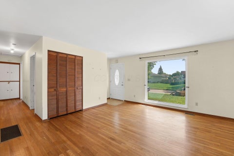 Tiny photo for 3723 Capistrano Way, Grove City, OH 43123 (MLS # 226035247)