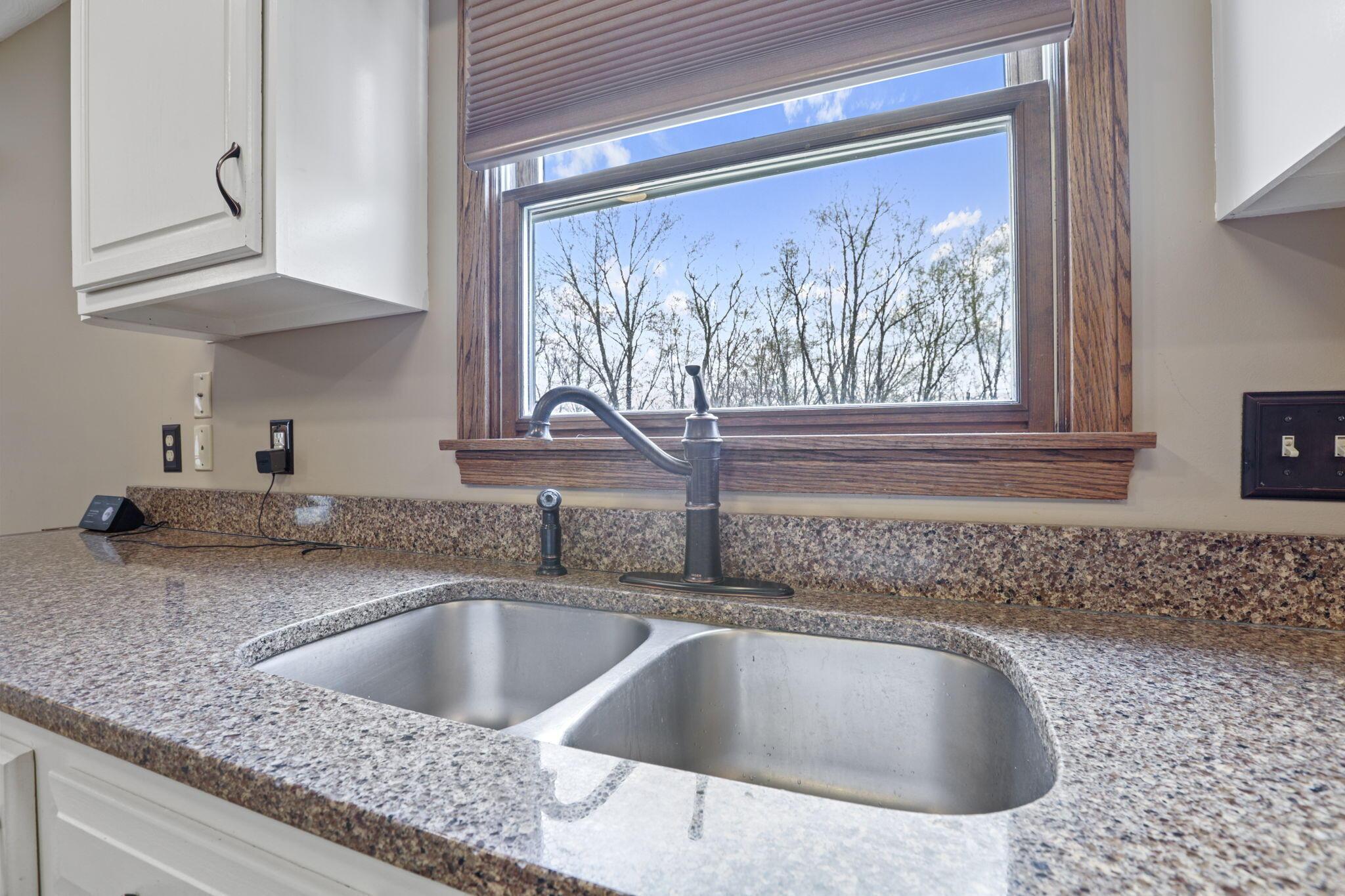 5504 Airwood Drive, Zanesville, Ohio image 38