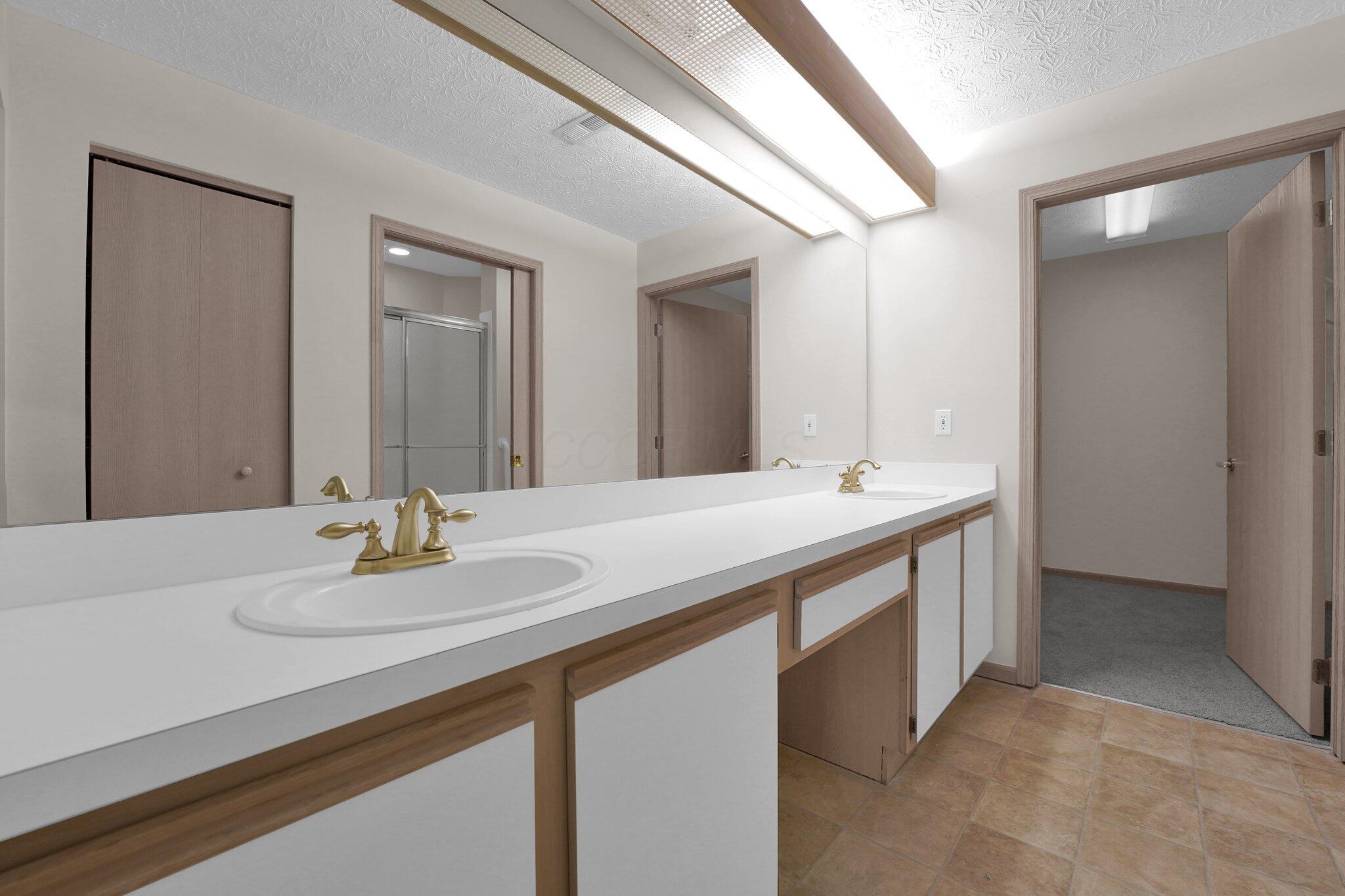 5585 Meadowood Lane, Westerville, Ohio image 10