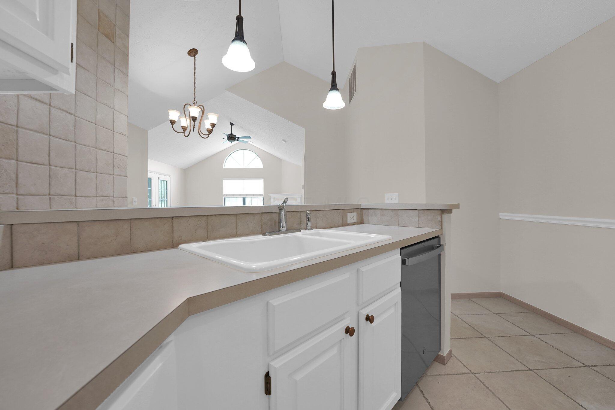 5585 Meadowood Lane, Westerville, Ohio image 7