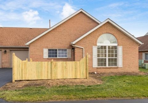 Photo of 4920 Meadow Run Drive, Hilliard, OH 43026 (MLS # 226002664)