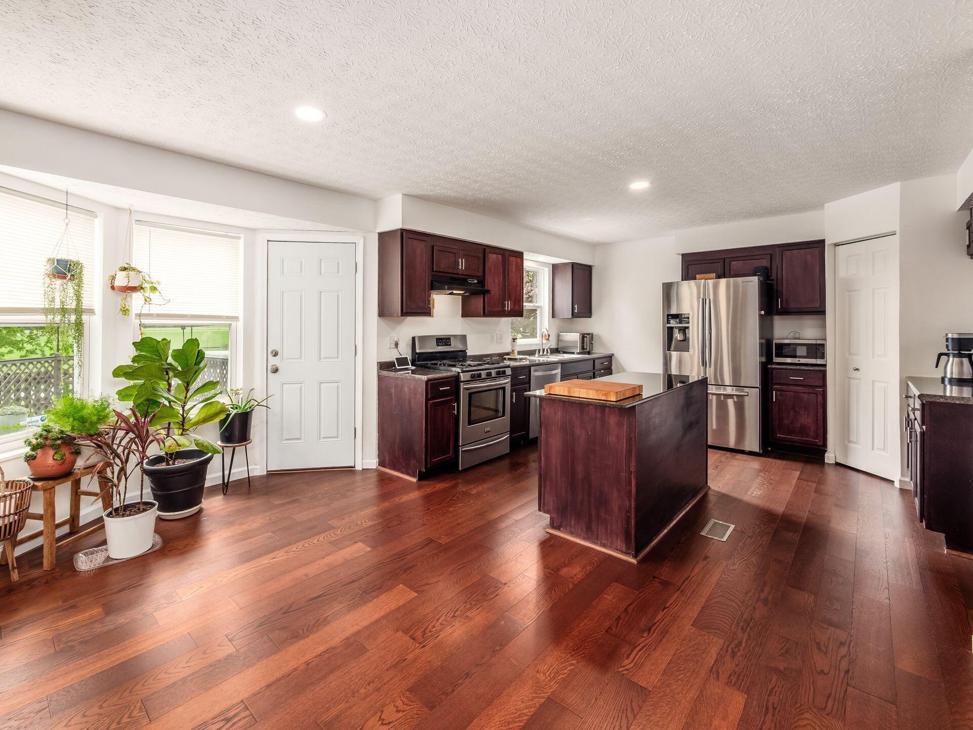 4015 Marsol Avenue, Grove City, Ohio image 12