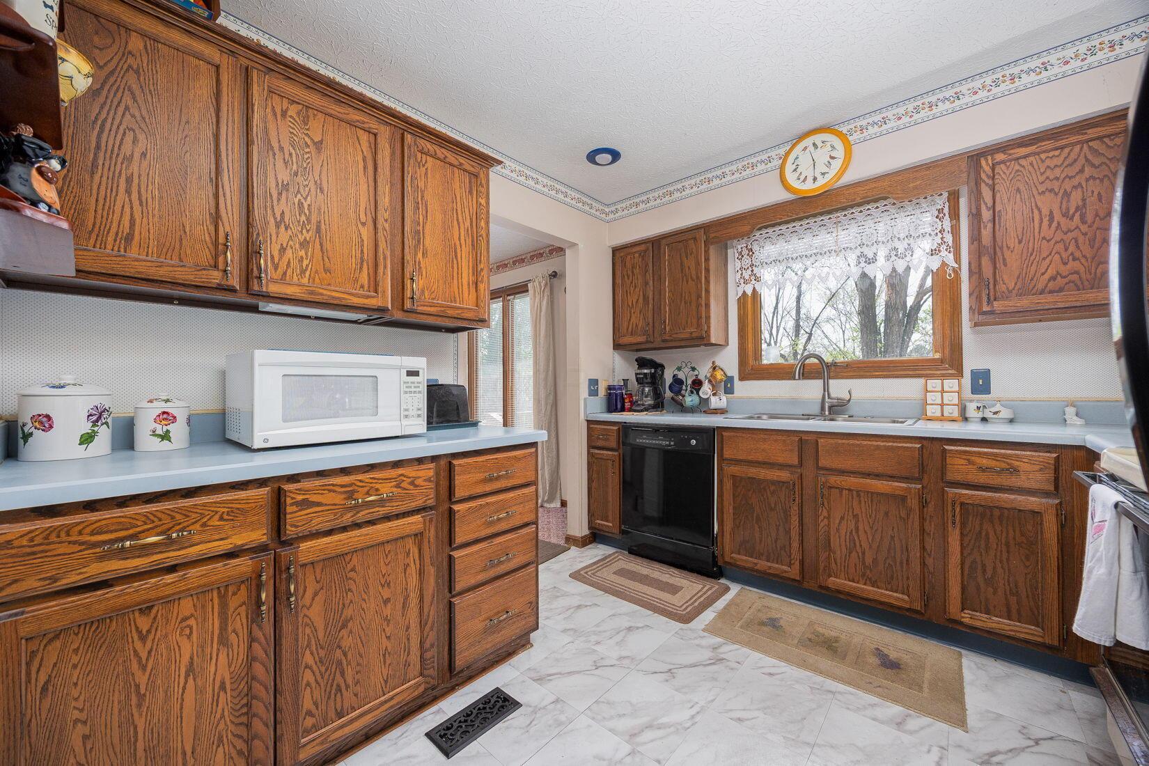 1364 Azalea Drive, Reynoldsburg, Ohio image 6
